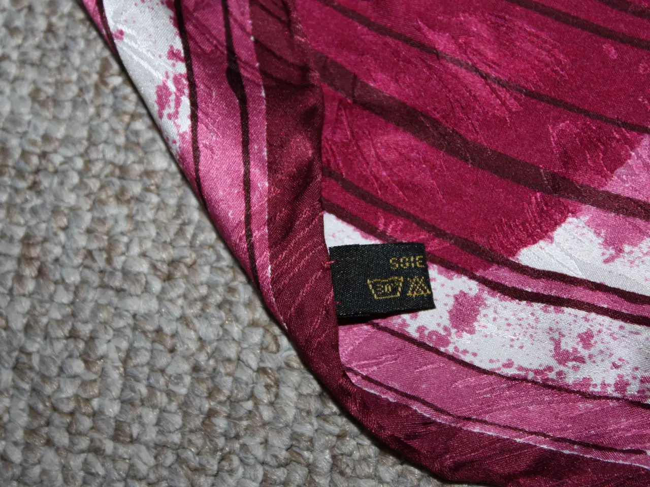 Billede 4 - Vintage silke tørklæde 85 cm x 85 cm 100% silk