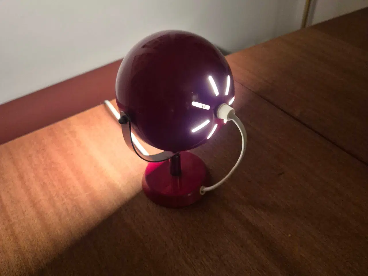 Billede 5 - Herlige røde væglamper med beslag