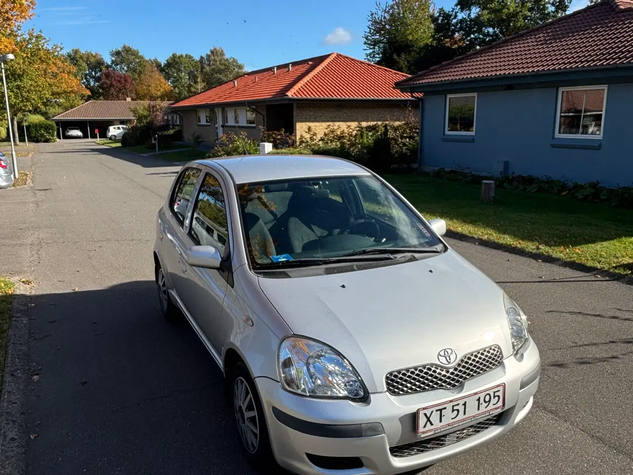 Billede 2 - Nysynet Yaris årg05 lav km