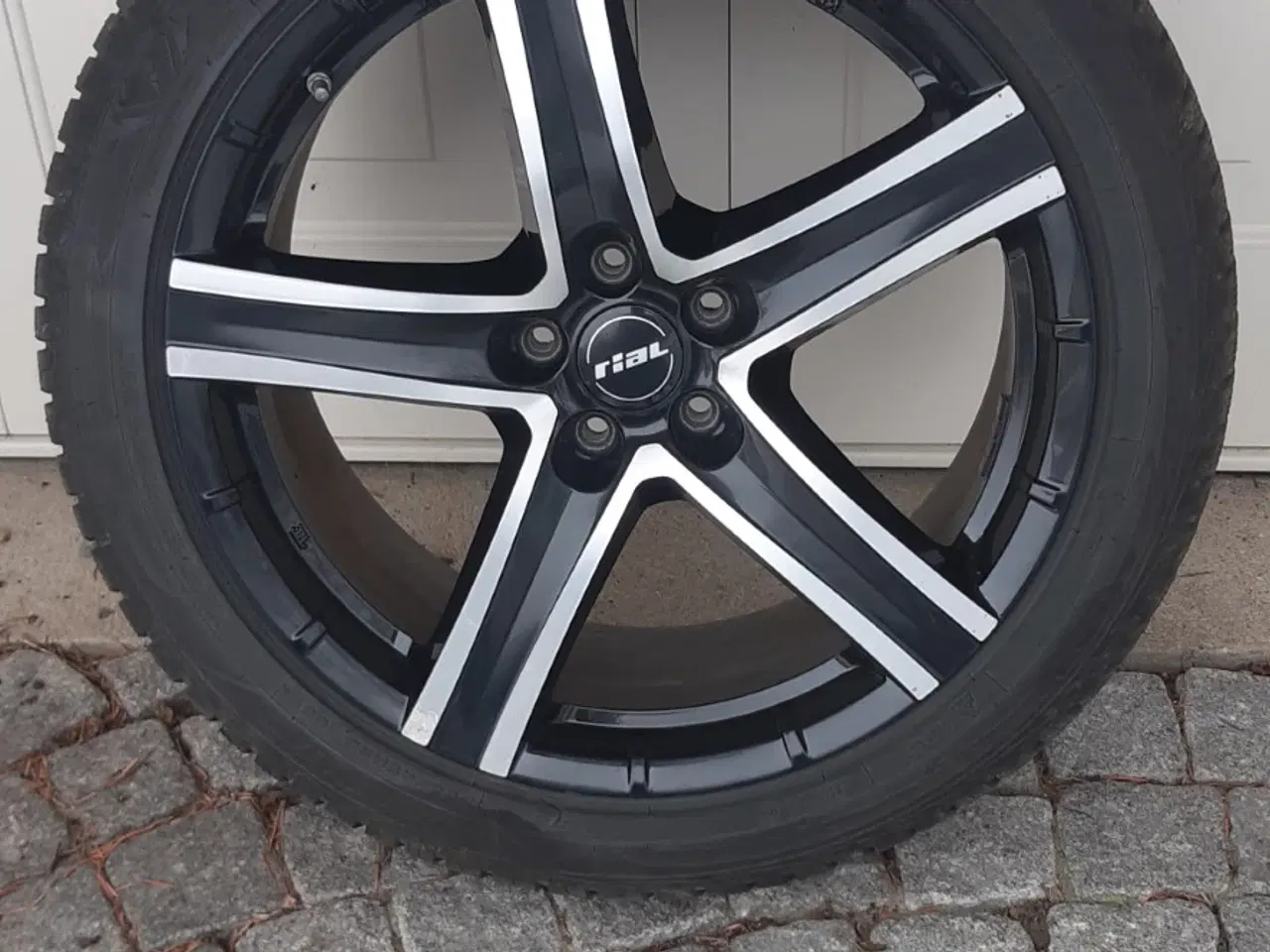 Billede 2 - Alufælge og vinterdæk Mercedes GLE 350.