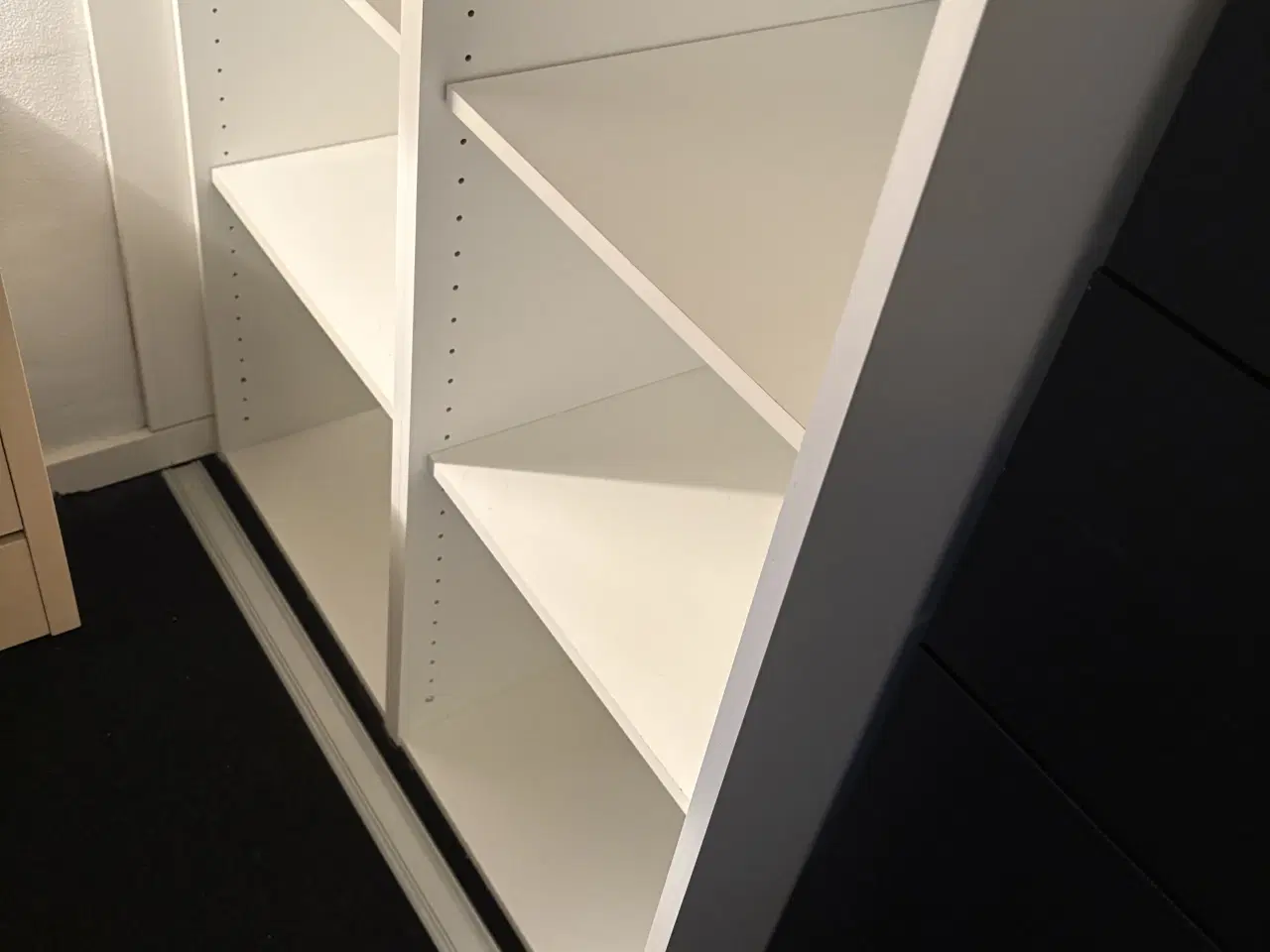 Billede 6 - Garderobeskab med skydelåger