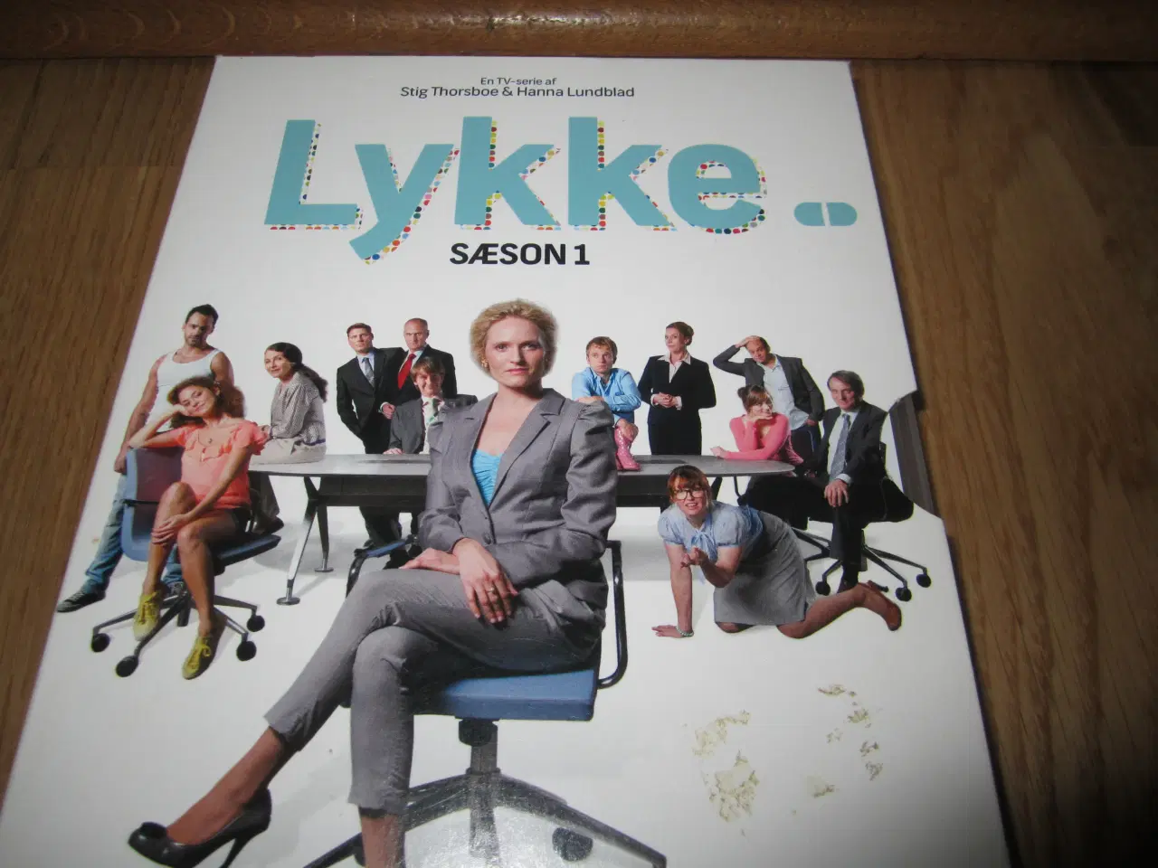 Billede 1 - BYD. LYKKE. SÆSON 1.