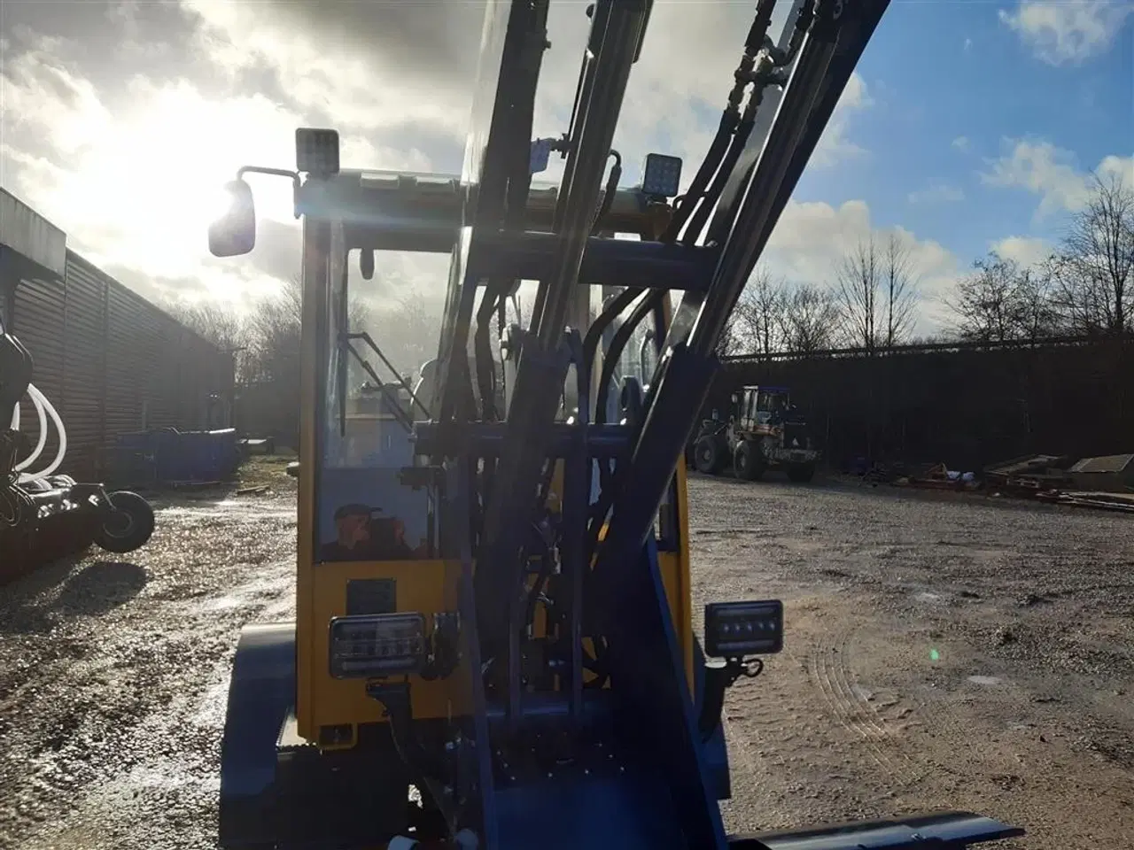 Billede 8 - Eurotrac W12 F  mellem tårn