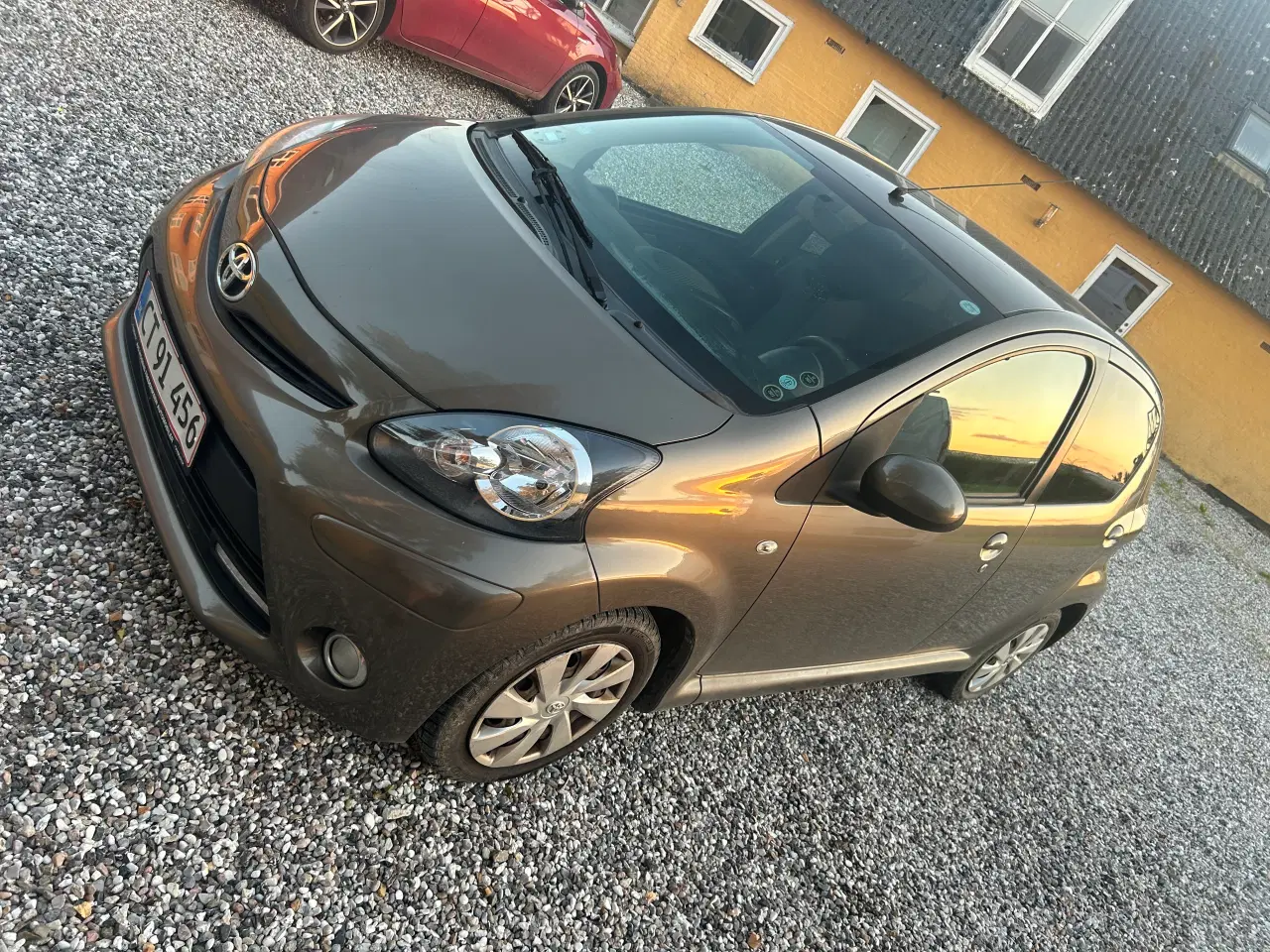 Billede 2 - Aygo årgang 2012 i bronze, har kørt 180.000 km. 