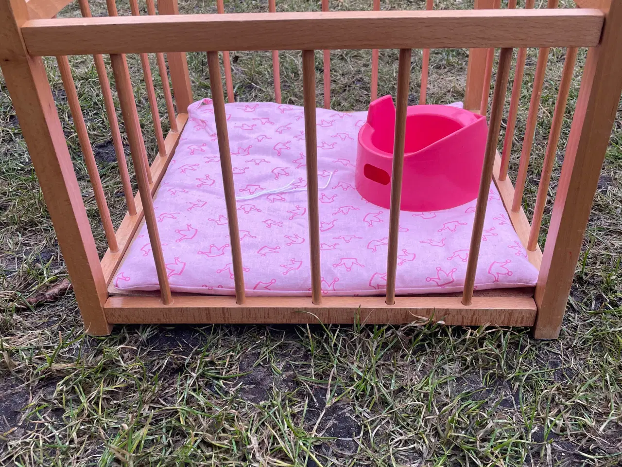 Billede 1 - Kravlegård til dukker