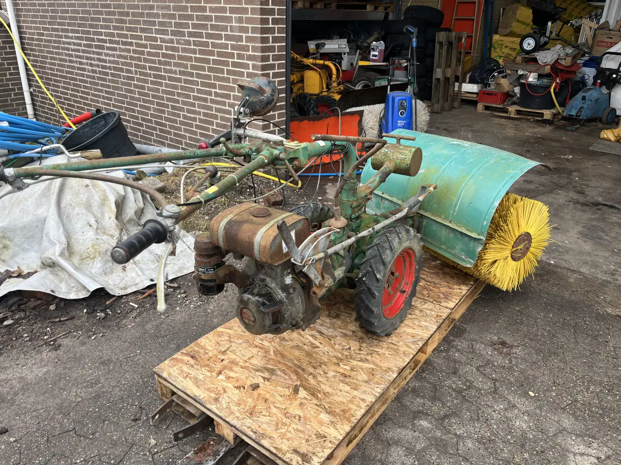 Billede 1 - Irus u1200k med kost 