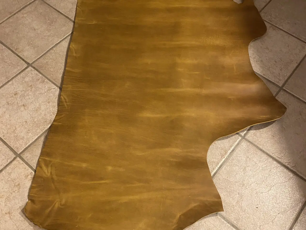 Billede 1 - Stort stykke brun skind