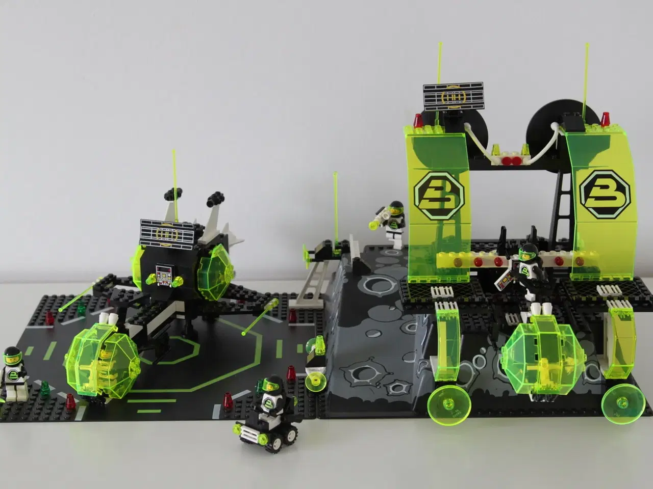 Billede 1 - LEGO SPACE - Blacktron II - 6988 - Alpha Centauri 