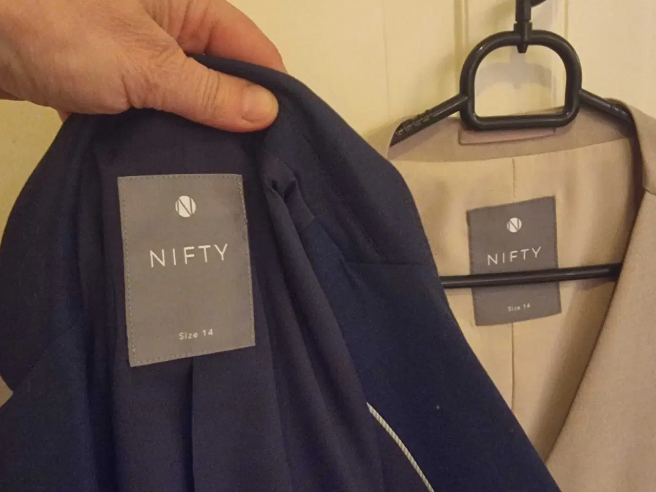 Billede 6 - Smuk og enkelt drenge konfirmations sæt