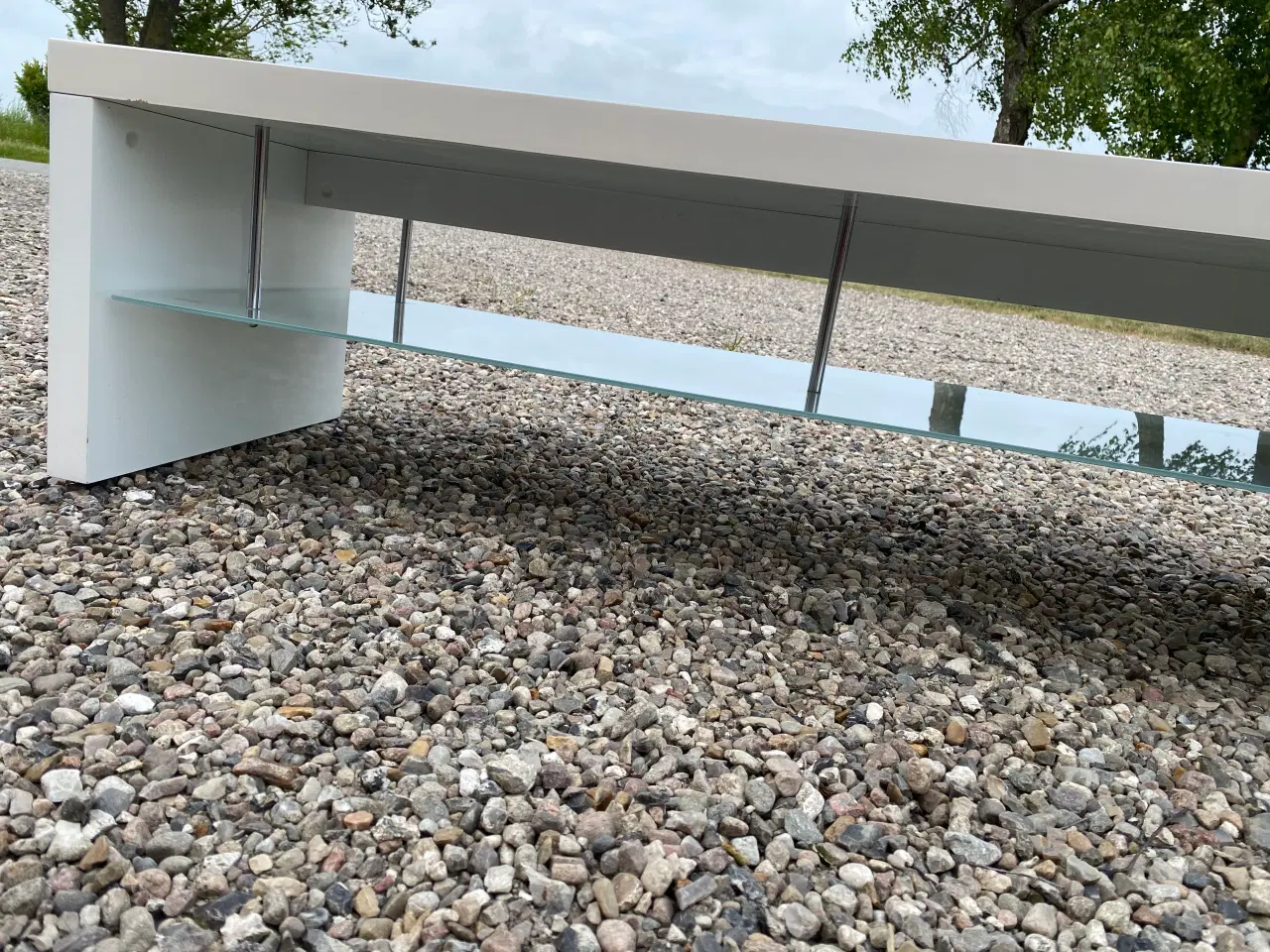 Billede 1 - TV bord med glashylde 