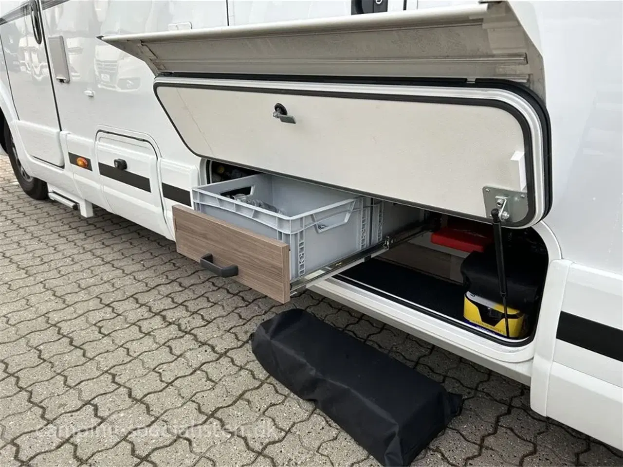 Billede 5 - 2025 - Kabe Travel Master Crown i760 LGB   Kabe Crown 760 LGB model 2025 på Mercedes kan nu ses hos Camping-Specialisten