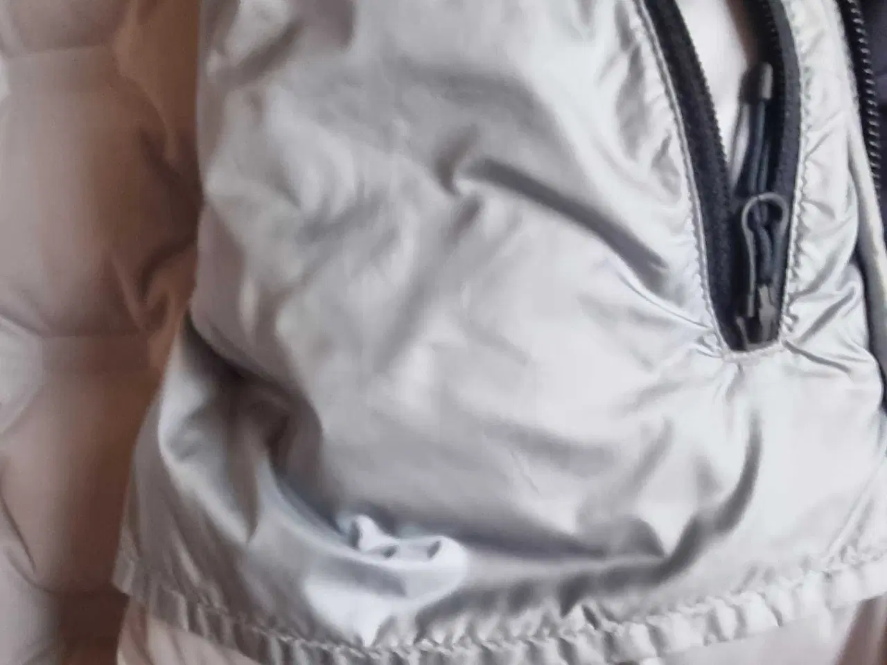 Billede 2 - Mountain Hardwear jakke