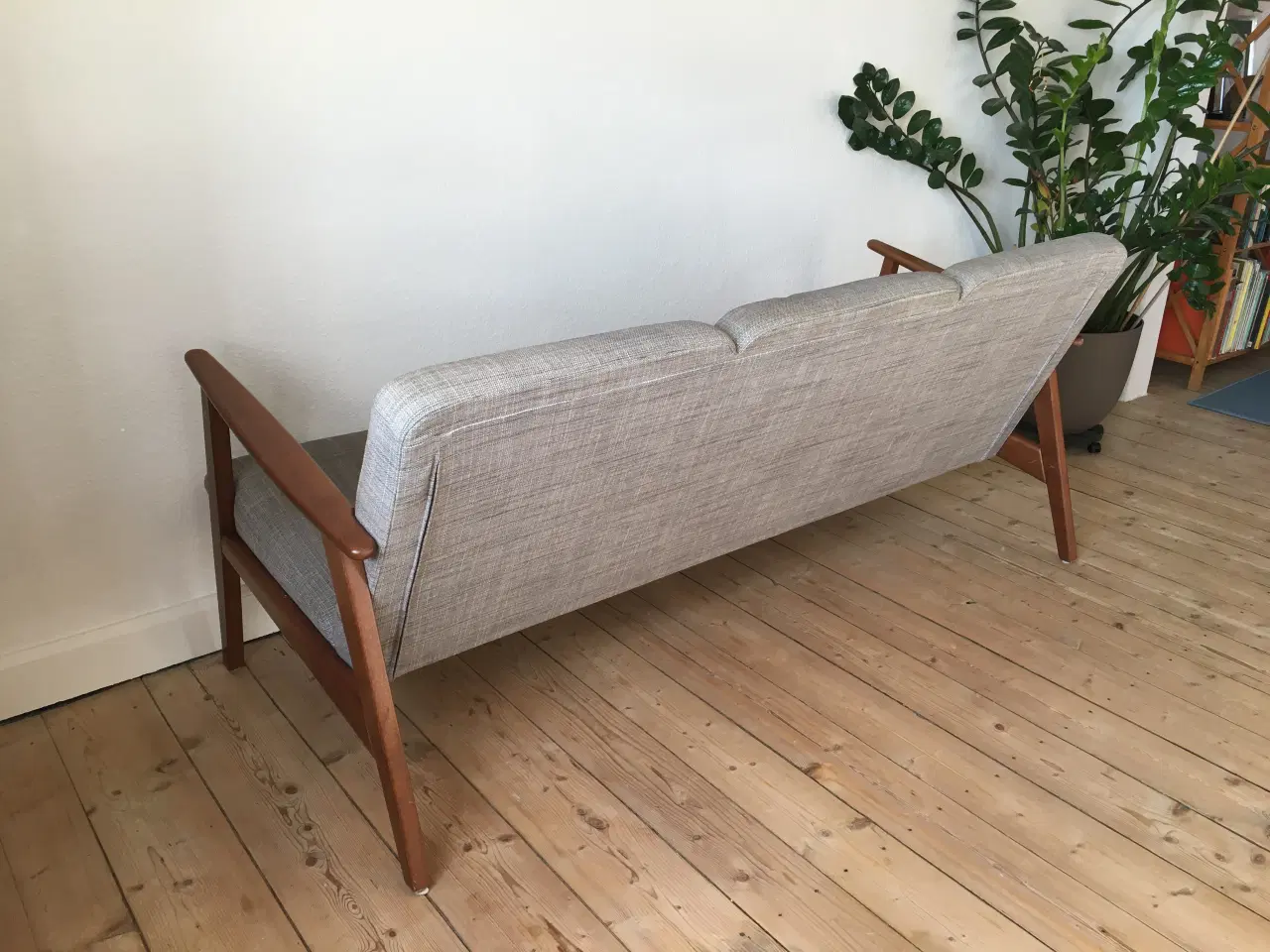 Billede 2 - Retro sofa i teak og lyst gråt stof