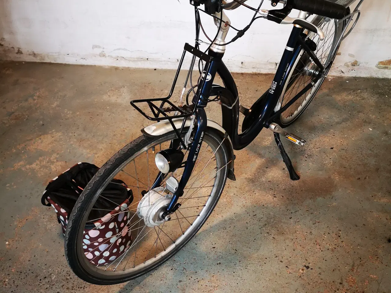 Billede 7 - El cykel Yosemite 28" 48cm ny dæk ,lås, kurv , 7 g