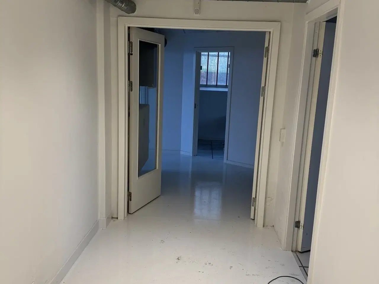 Billede 10 - Kælderlokaler til leje i høj kælder.