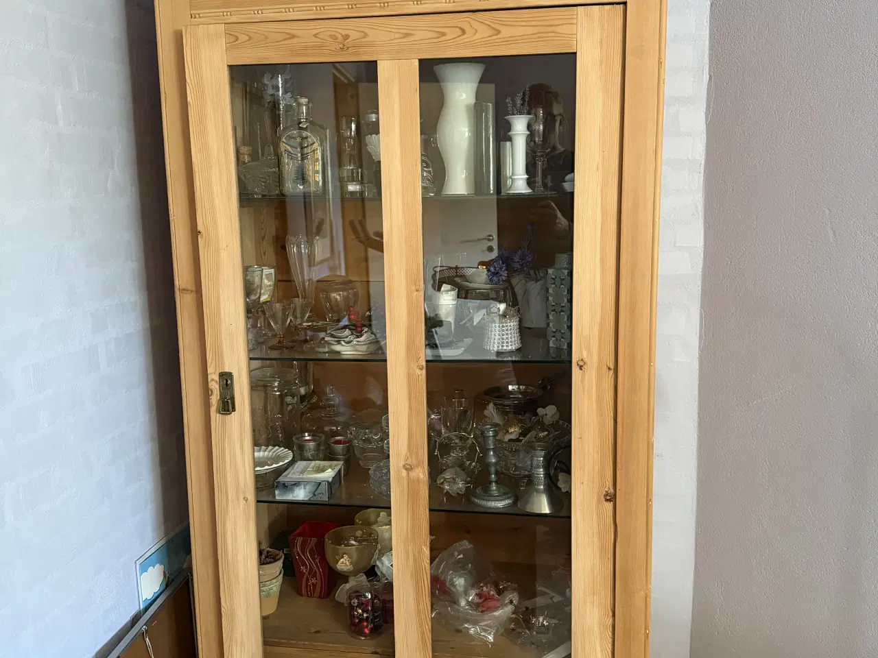 Billede 1 - Karlekammer skab - glas og lys