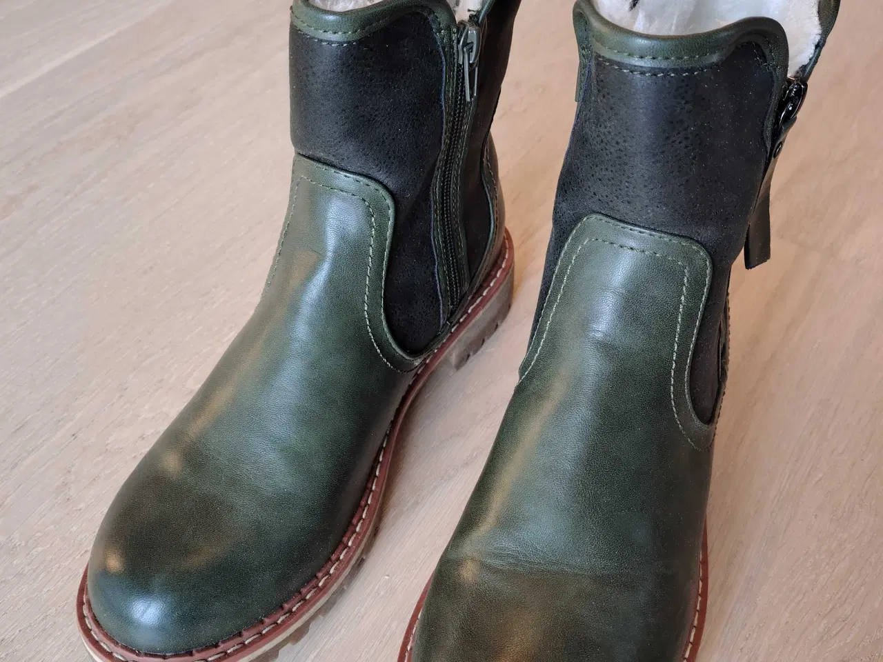 Billede 1 - Varme læderstøvler str 39.