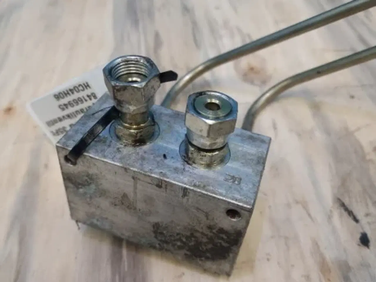 Billede 4 - New Holland 760CG 35Ft Hydraulikventil 84166945