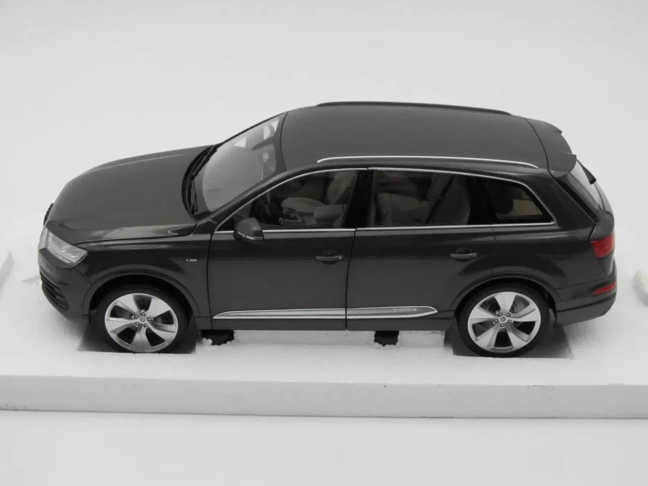 Billede 8 - 2015 Audi Q7 1:18 - MINICHAMPS