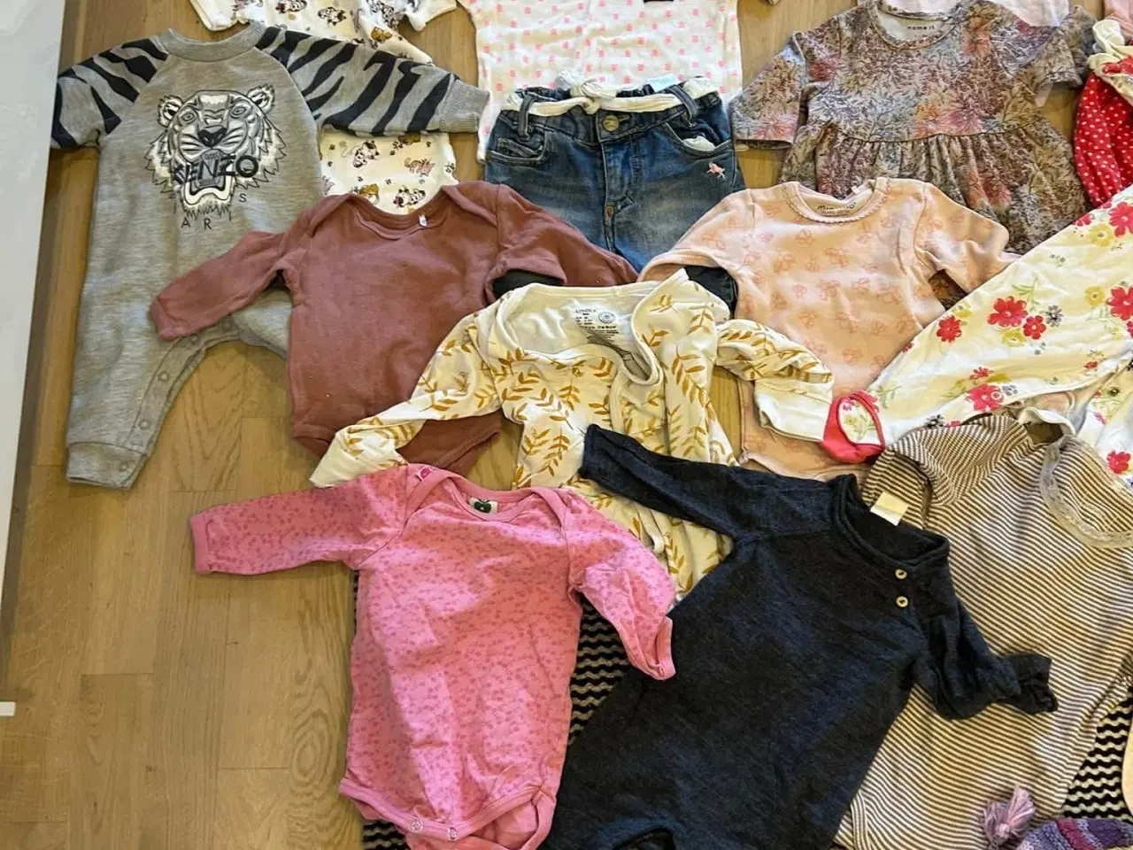 Billede 2 - Baby pigetøjs pakke 0-9mdr 