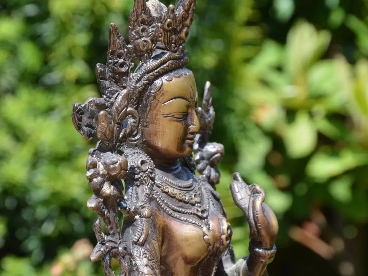 Billede 4 - Stor bronzestatue af Grøn Tara, 37 cm, Nepal