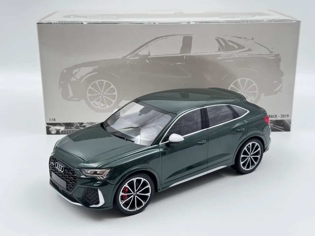 Billede 1 - 2019 Audi RSQ3 Sportback - Limited Edition - 1:18