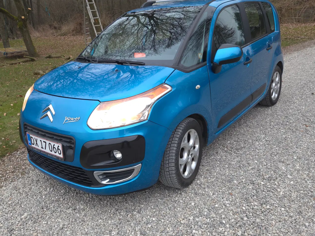 Billede 2 - Fin rummelig familiebil