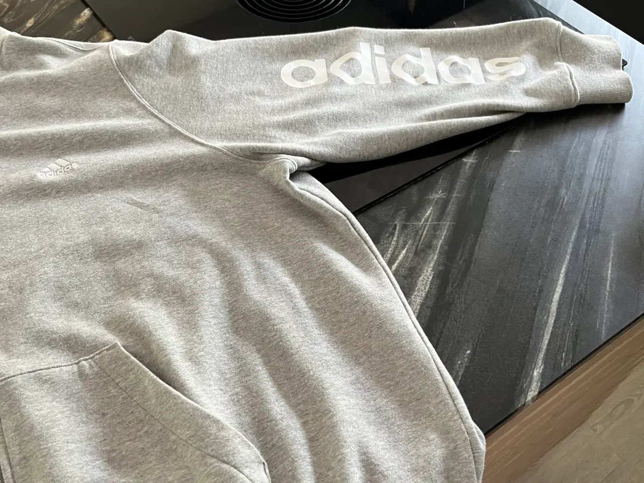 Billede 2 - Adidas hættetrøje med gennemgående lynlås