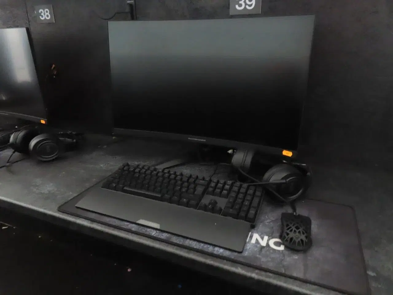 Billede 1 - 27" curved gaming monitor, ASROCK PHANTOM GAMING pg27f15rs1a