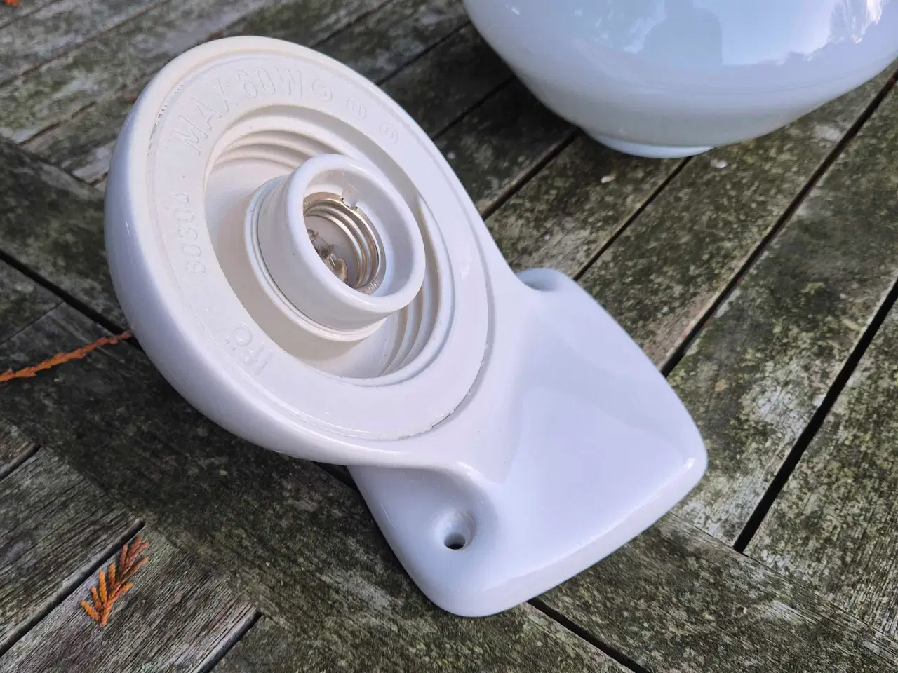 Billede 5 - Hvid badeværelseslampe fra Ifö 