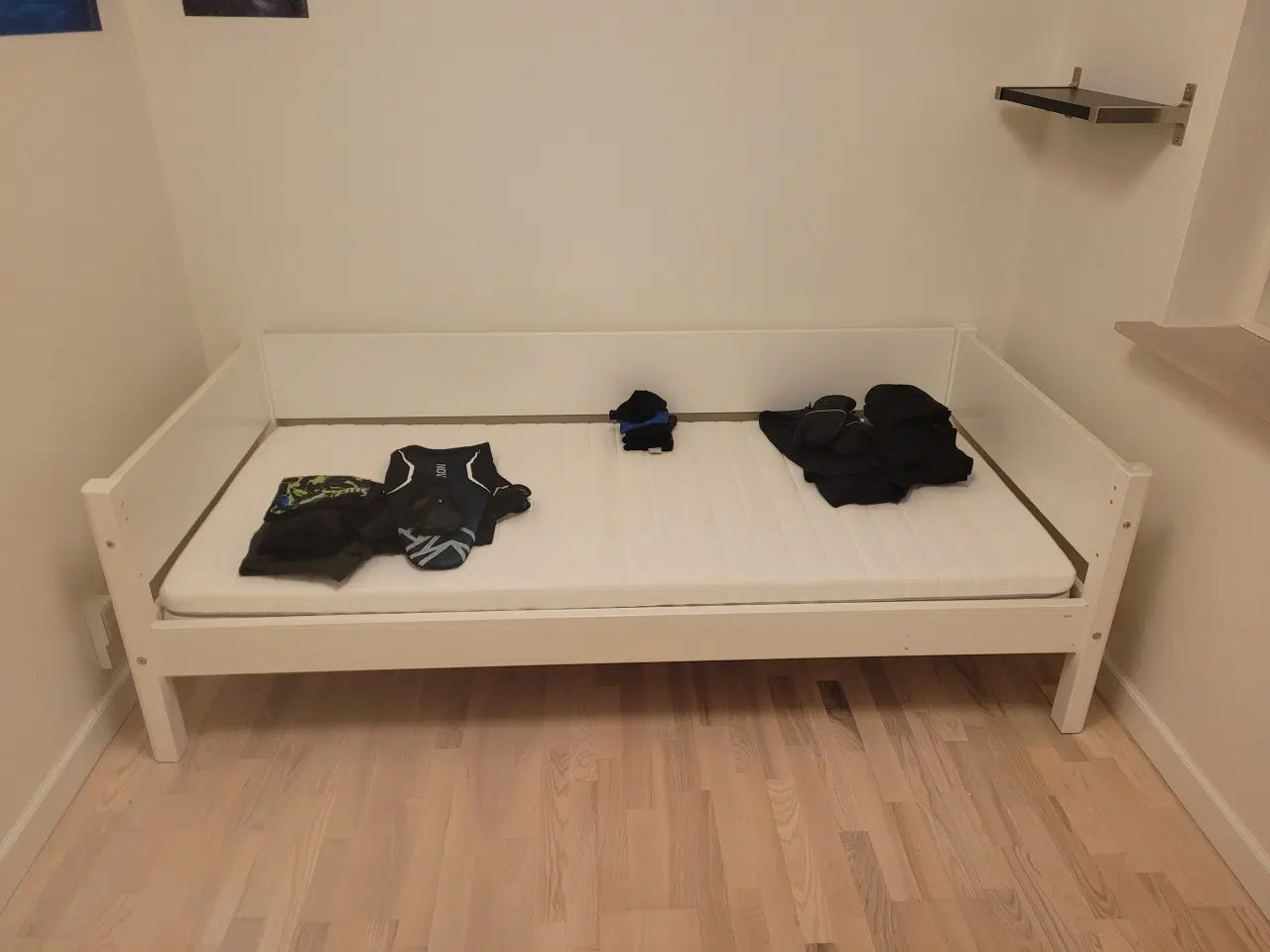 Billede 2 - Høj børneseng i god kvalitet