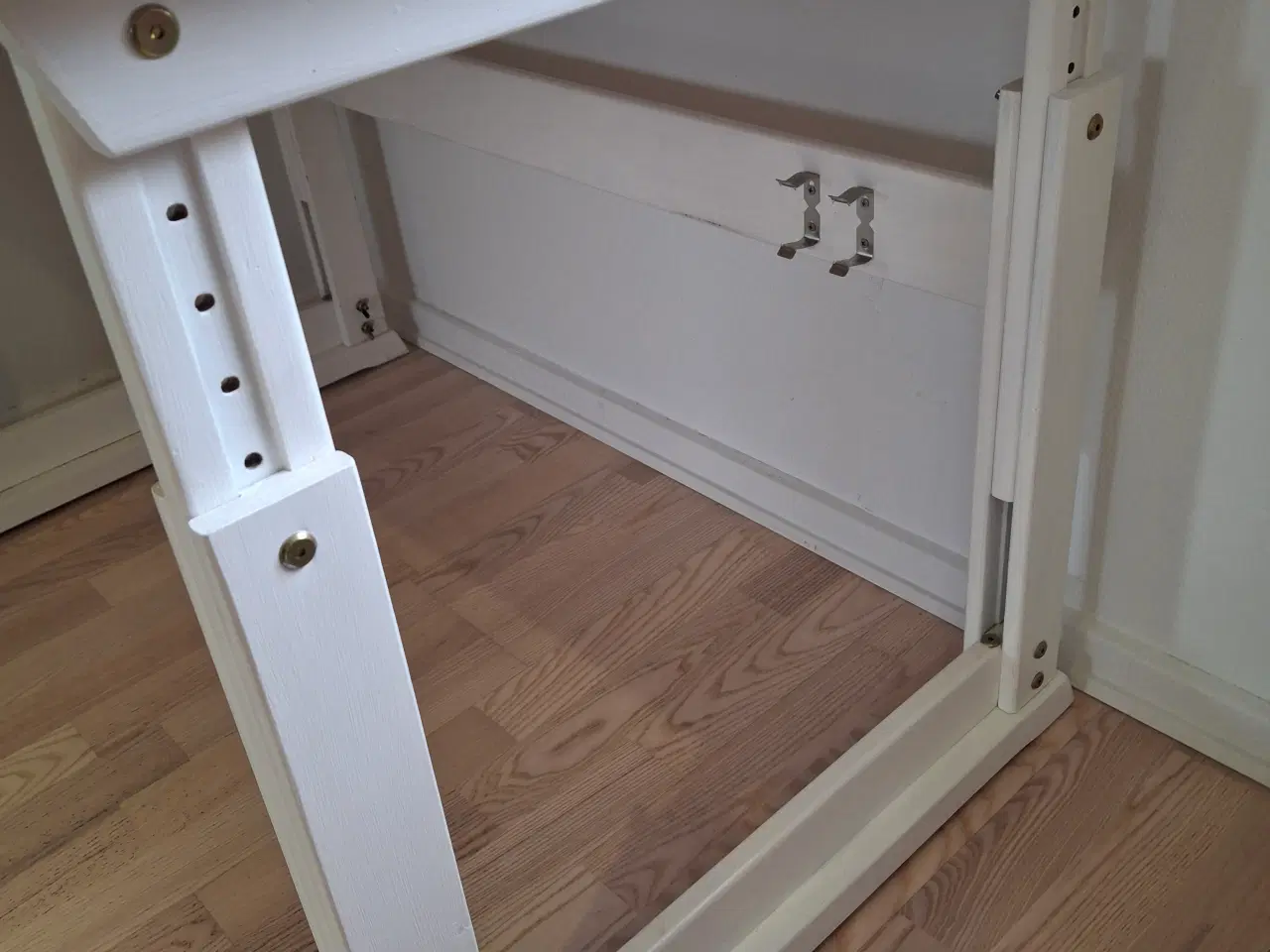 Billede 1 - Fed skrivebord der kan stilles i højde og skråtsti