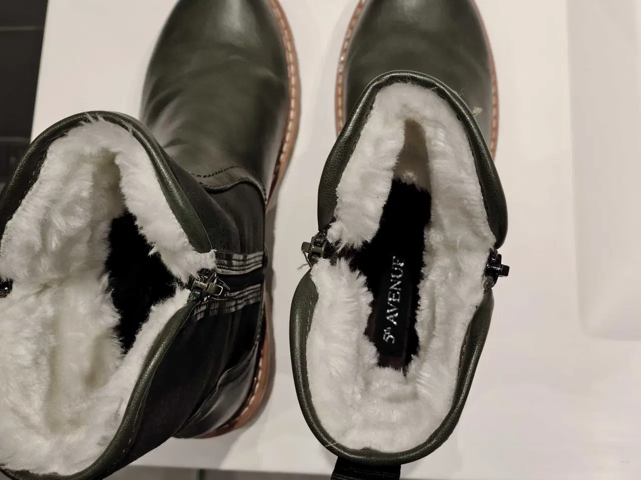 Billede 4 - Varme læderstøvler str 39.