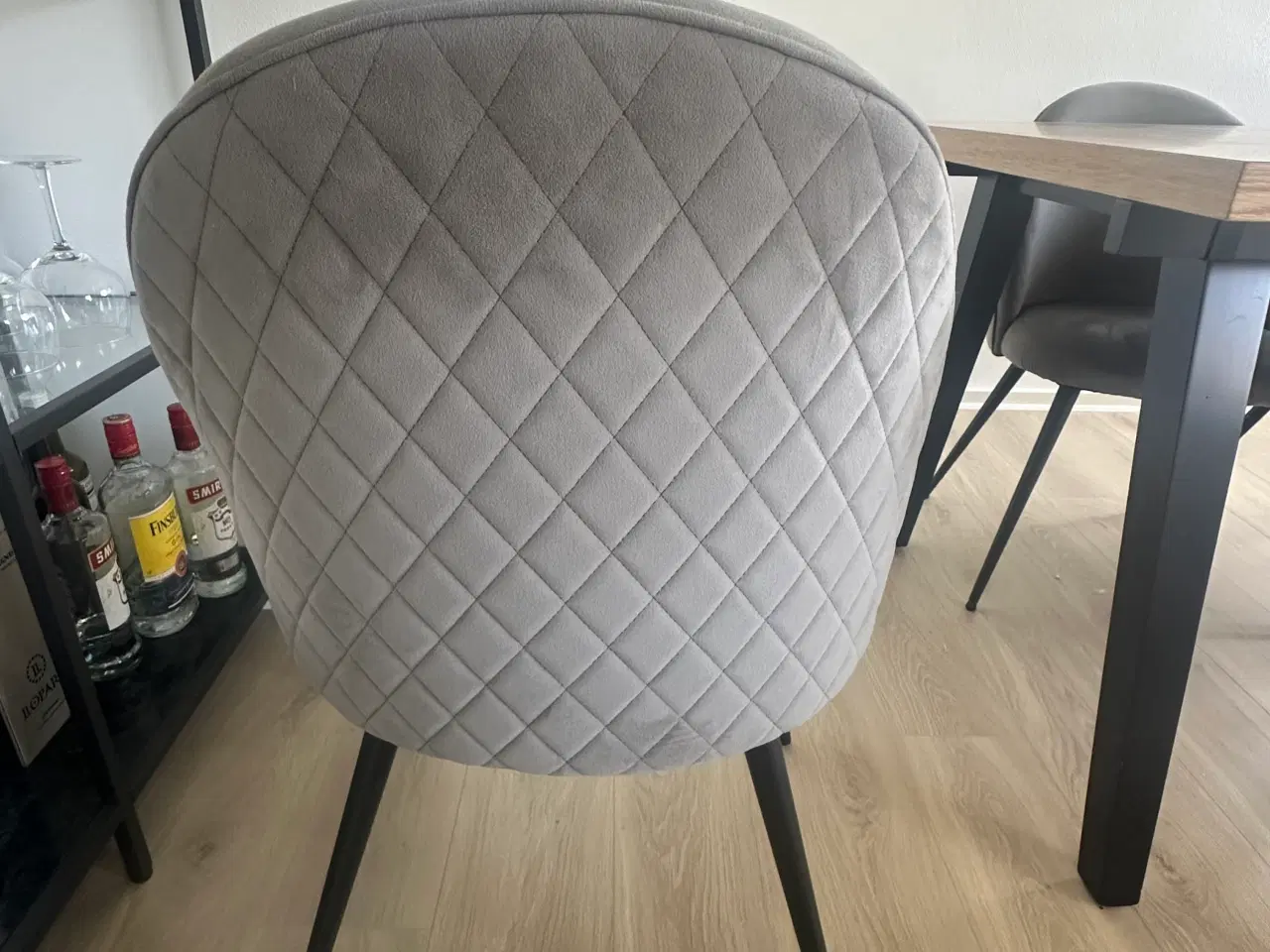 Billede 5 - Flot sildeben spisebord med stole. 
