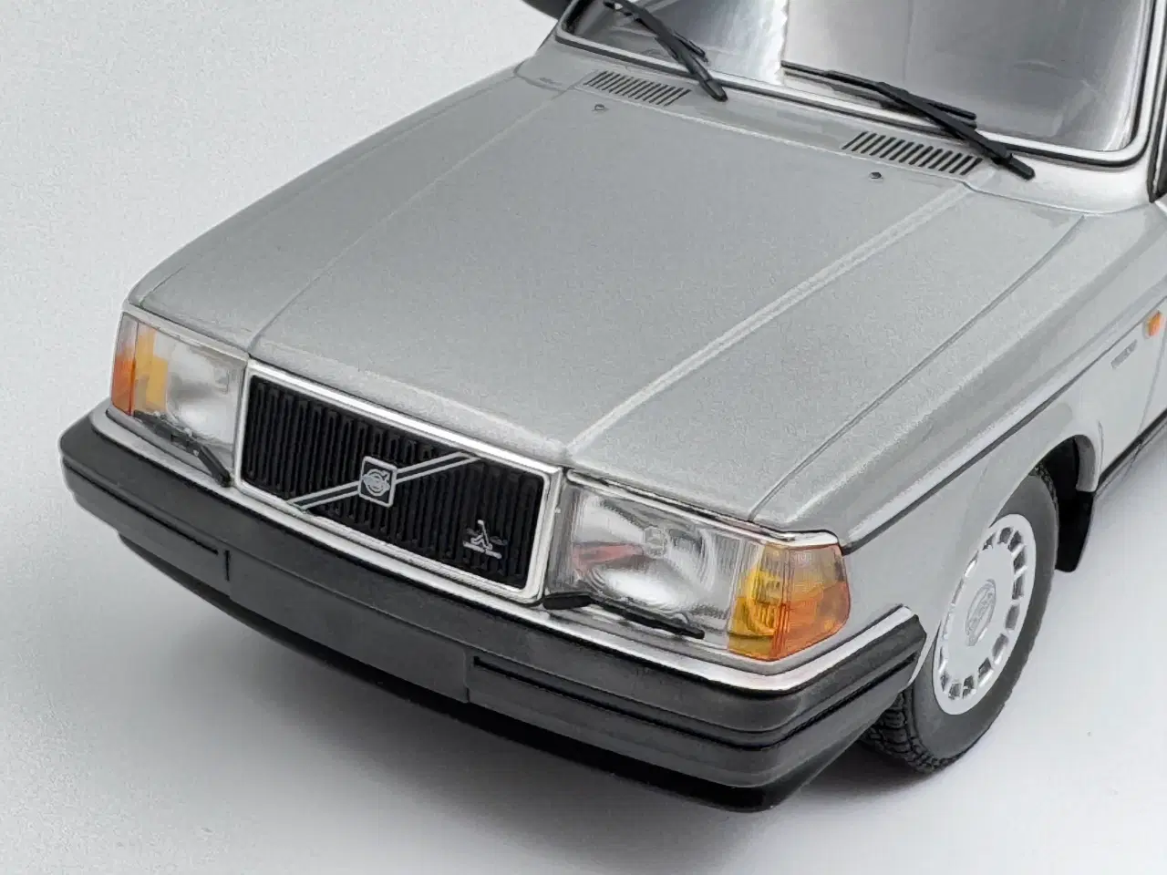 Billede 6 - 1986 Volvo 240 GL 1:18  Super flot og detaljeret