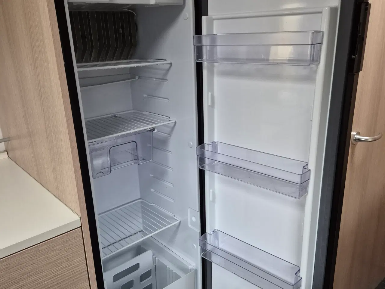 Billede 16 - Adria Aviva letvægvogn med 3 køjer og meget udstyr