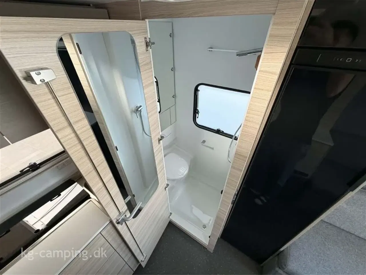 Billede 10 - 2026 - Adria Altea 362 LH   Adria Altea 362 LH - Klar til eventyr - Enkeltsenge - Stort 140L Køleskab
