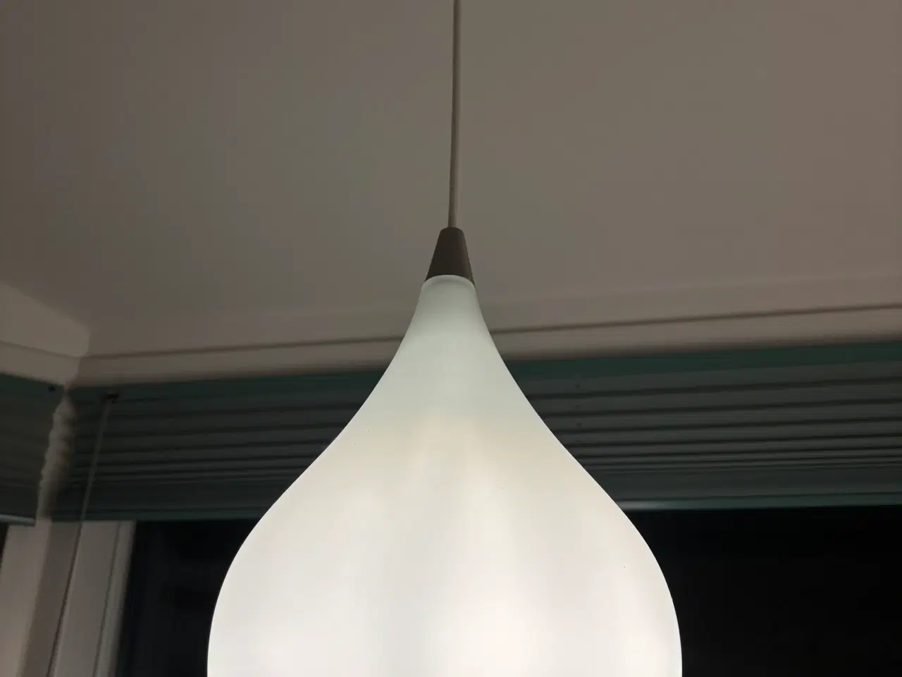 Billede 3 - Drops Pendel Ø23 Opal - Halo Design