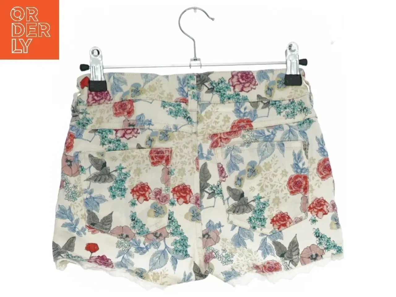 Billede 2 - Blomstrede shorts fra Logg (str. 146)