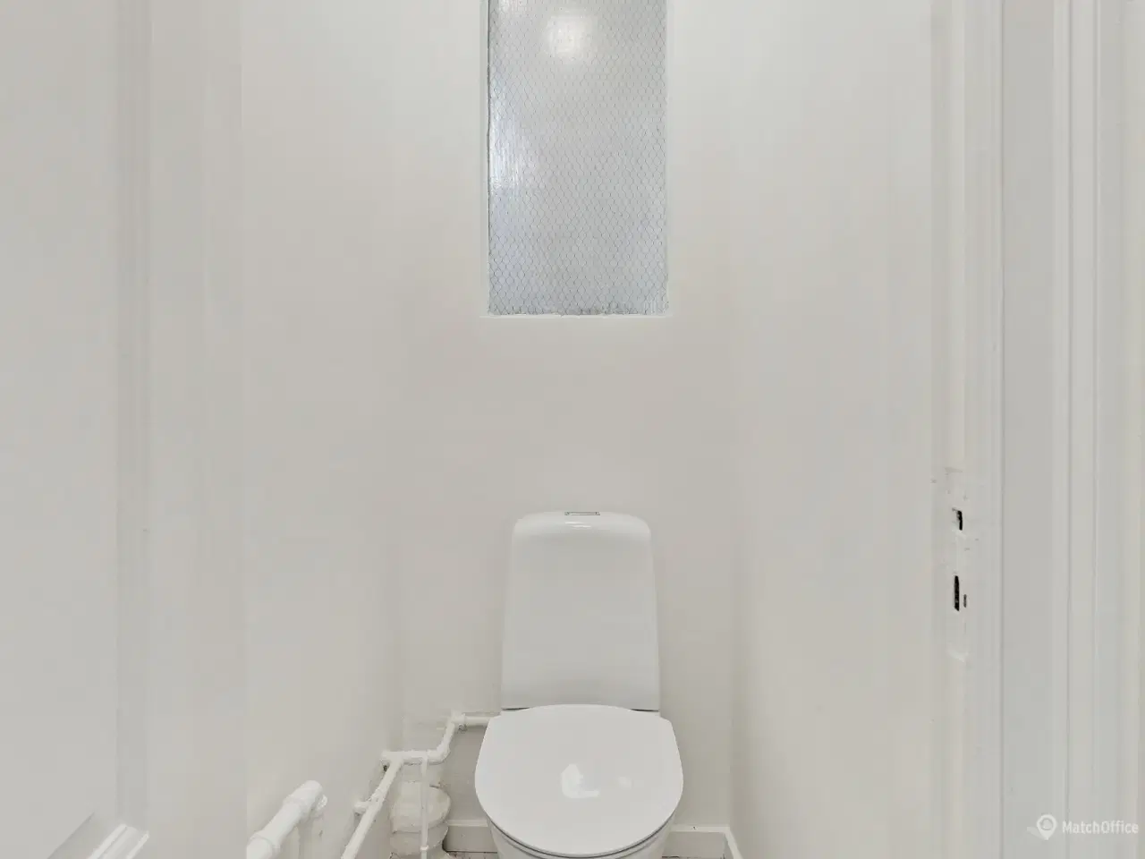 Billede 15 - Flot butik/klinik/Coffee shop med store facadevinduer –