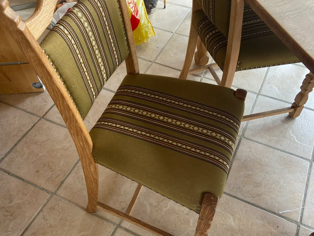 Billede 2 - Spisebord og -stole (5) i eg