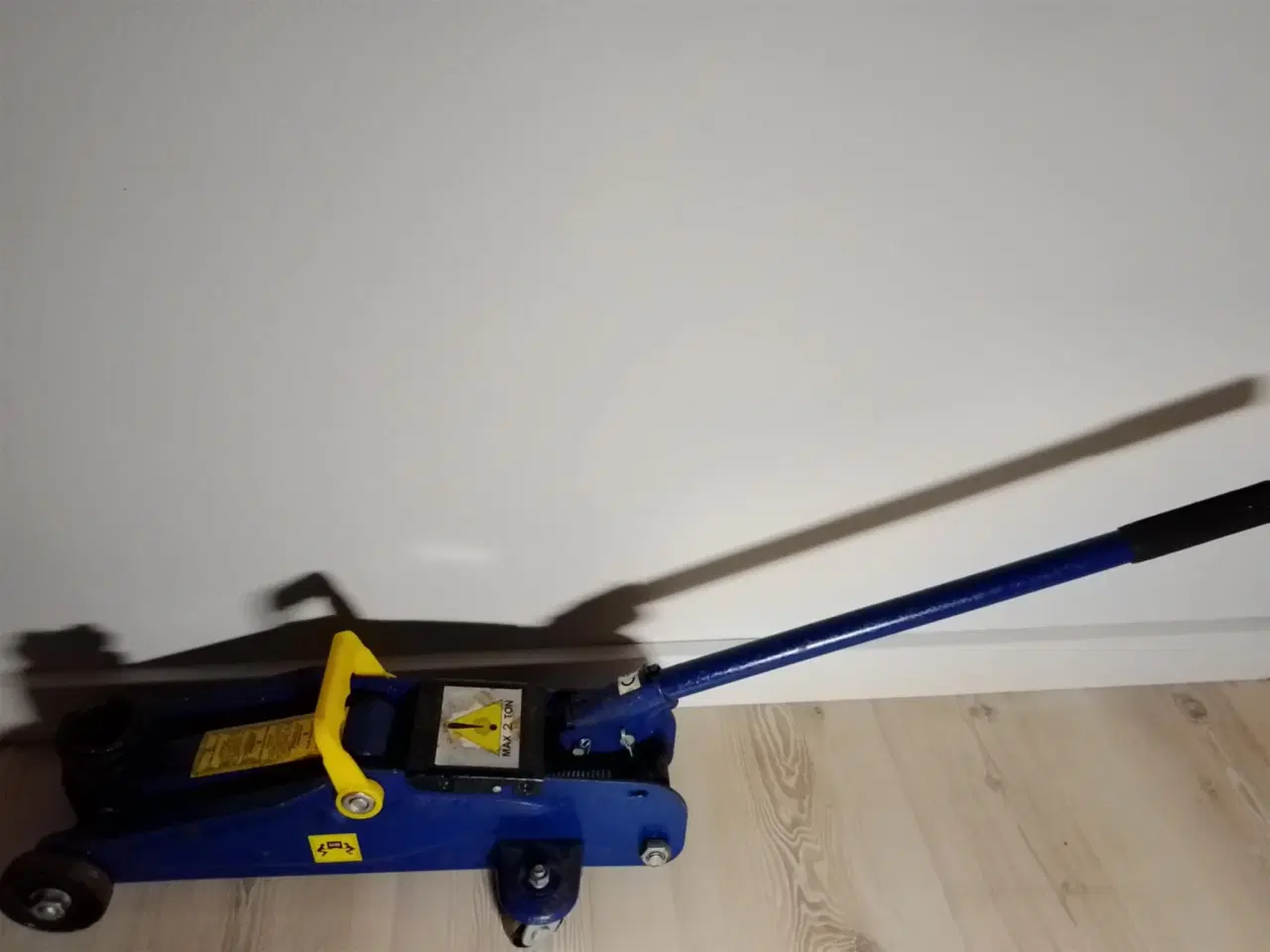 Billede 1 - Hydraulisk donkraft 2 ton – Skift selv dæk og spar