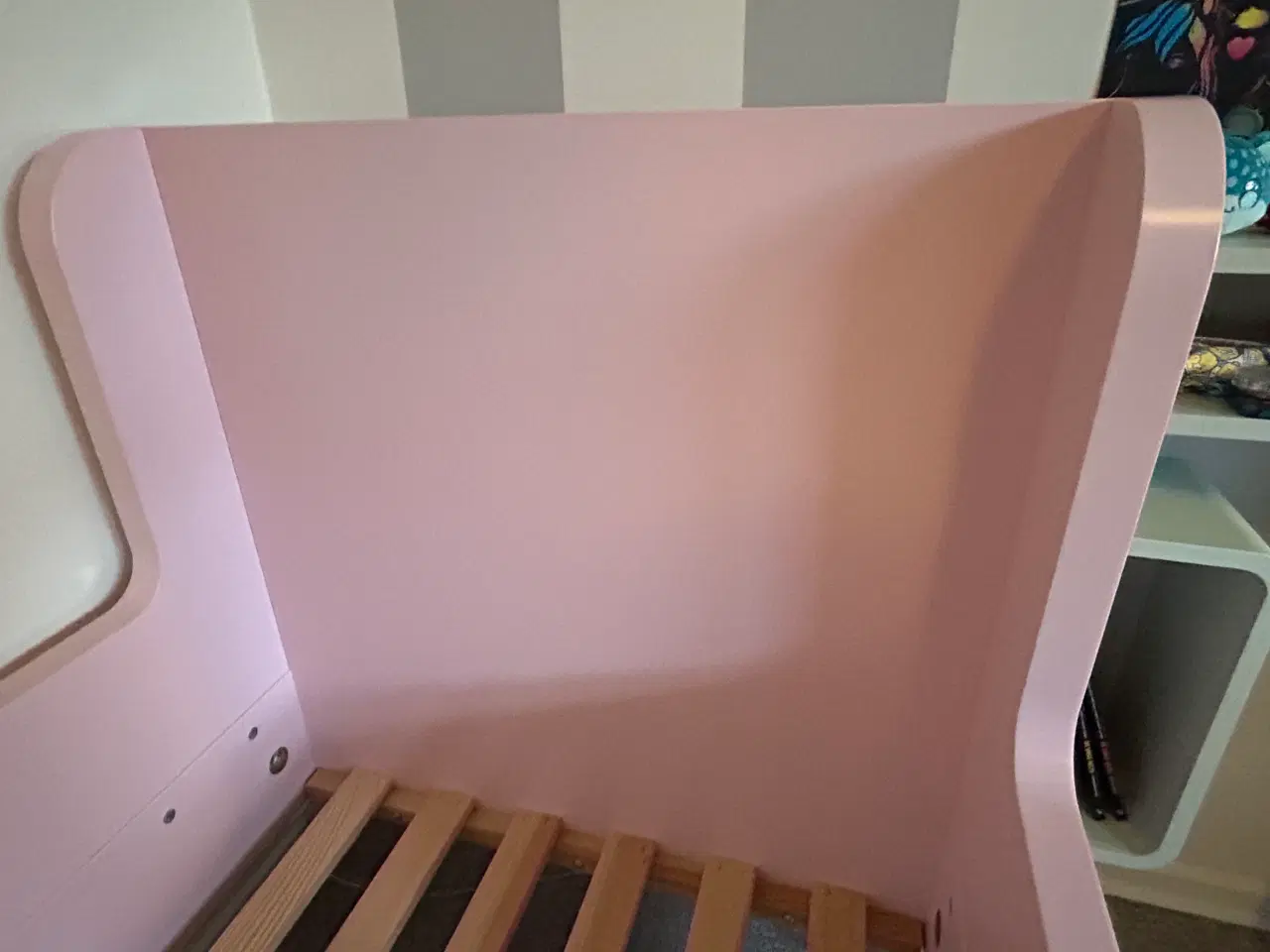 Billede 3 - Flot og solid udtræksseng til pige