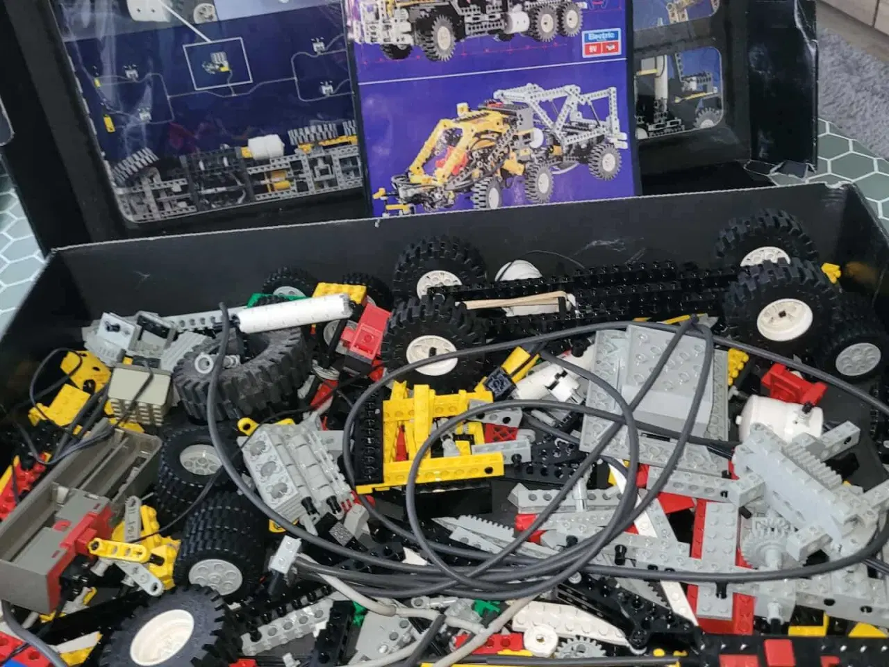 Billede 5 - 2 kasse bla lego 550kr