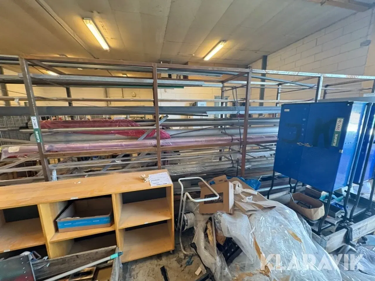 Billede 7 - Jernstativ med indhold