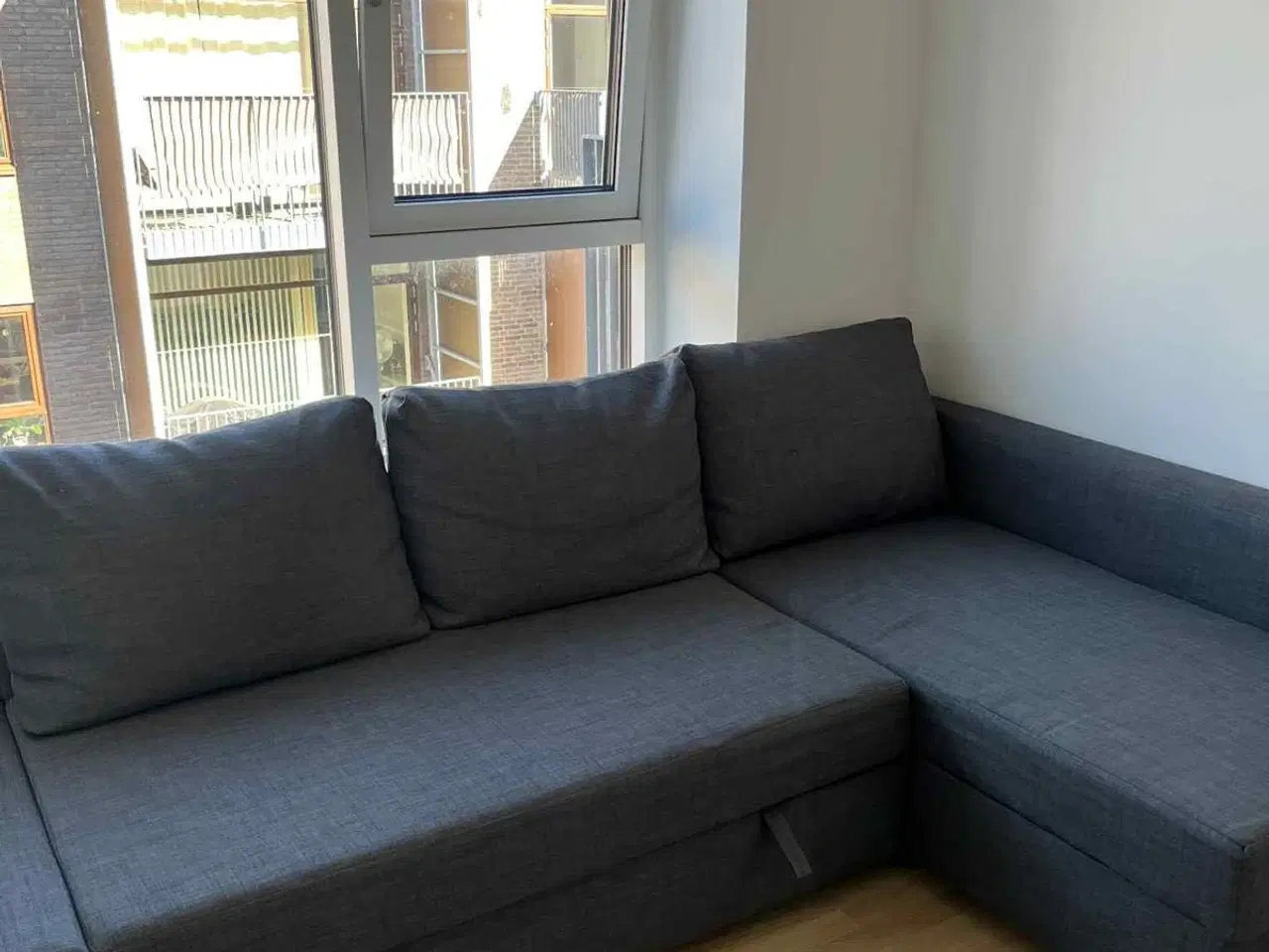Billede 1 - Mørkegrå Ikea hjørnesovesofa m. opbevaring 