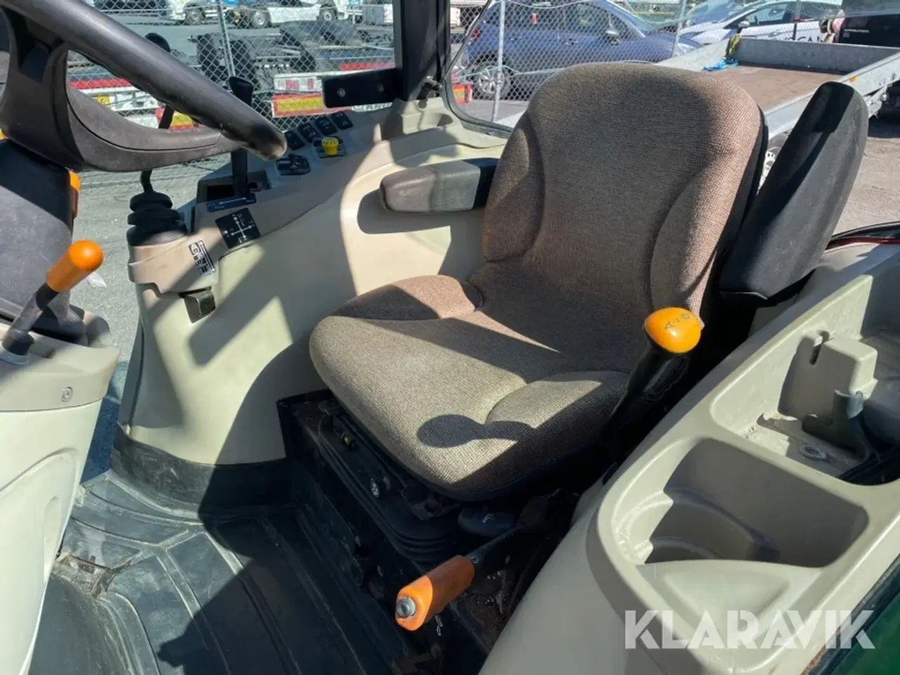 Billede 9 - Traktor med kost John Deere 3720