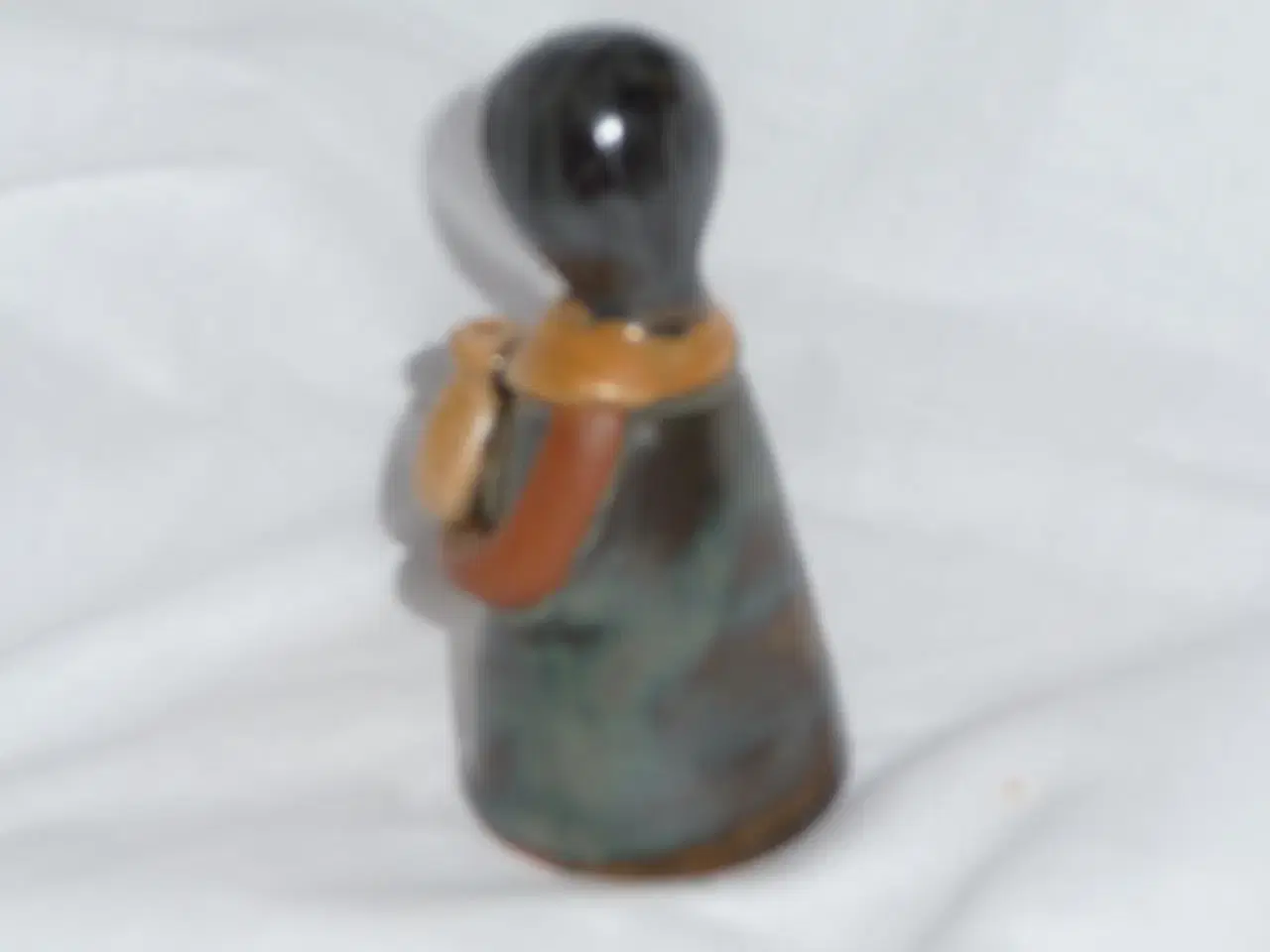 Billede 3 - lille dame i brun keramik