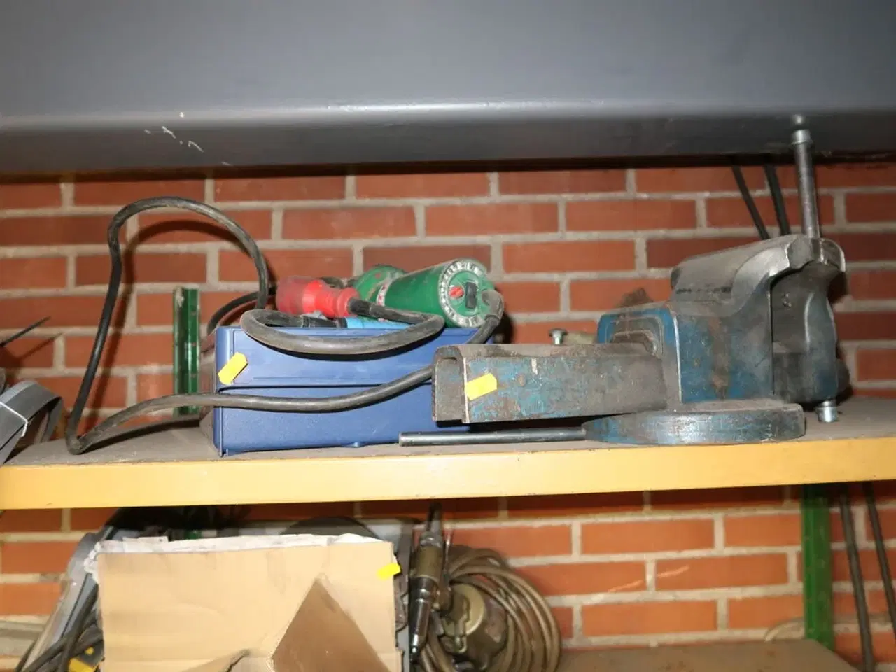 Billede 1 - Skruestik samt div. Værktøj