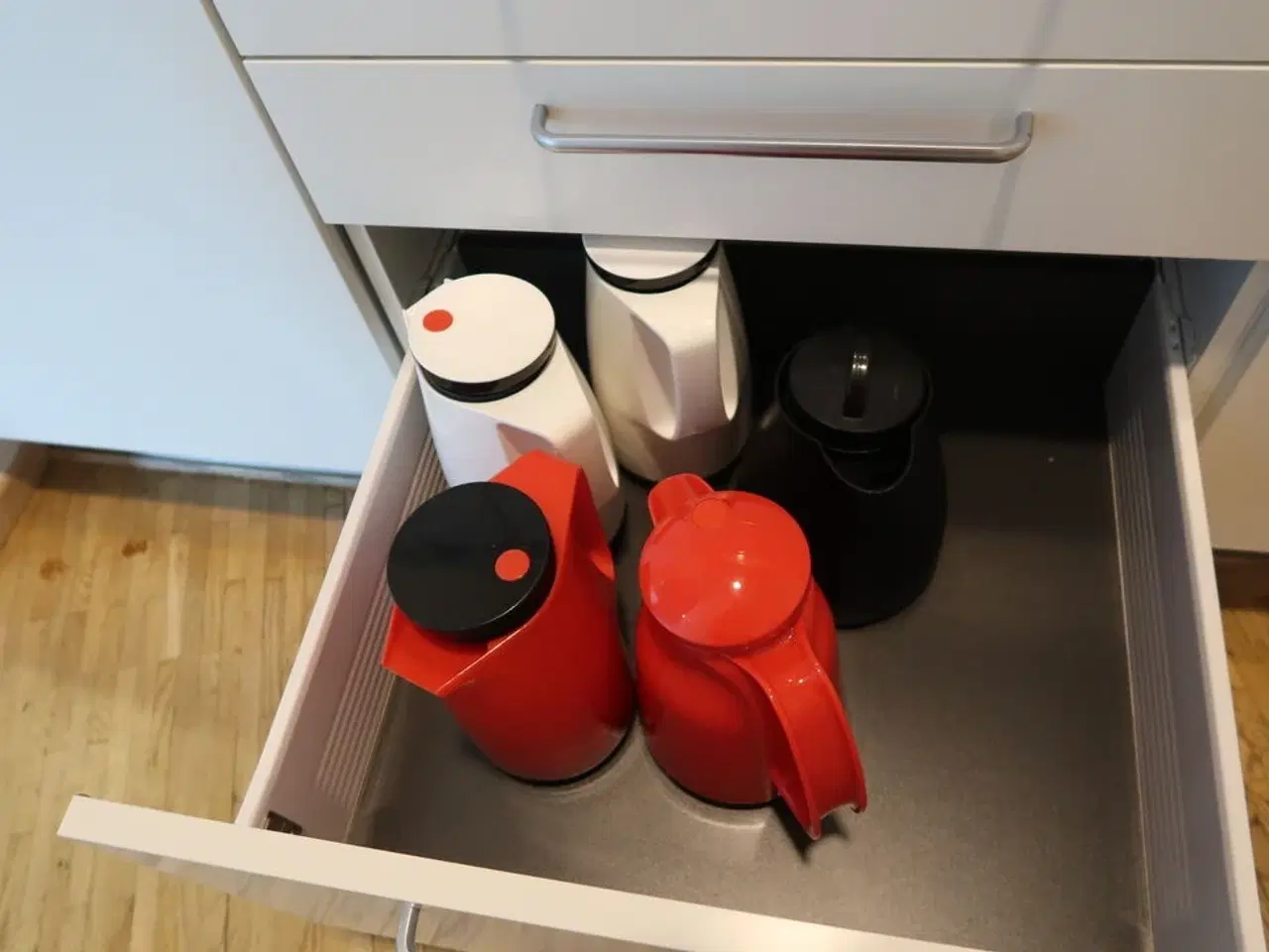 Billede 8 - Mikrobølgeovn samt div. Køkkenservice